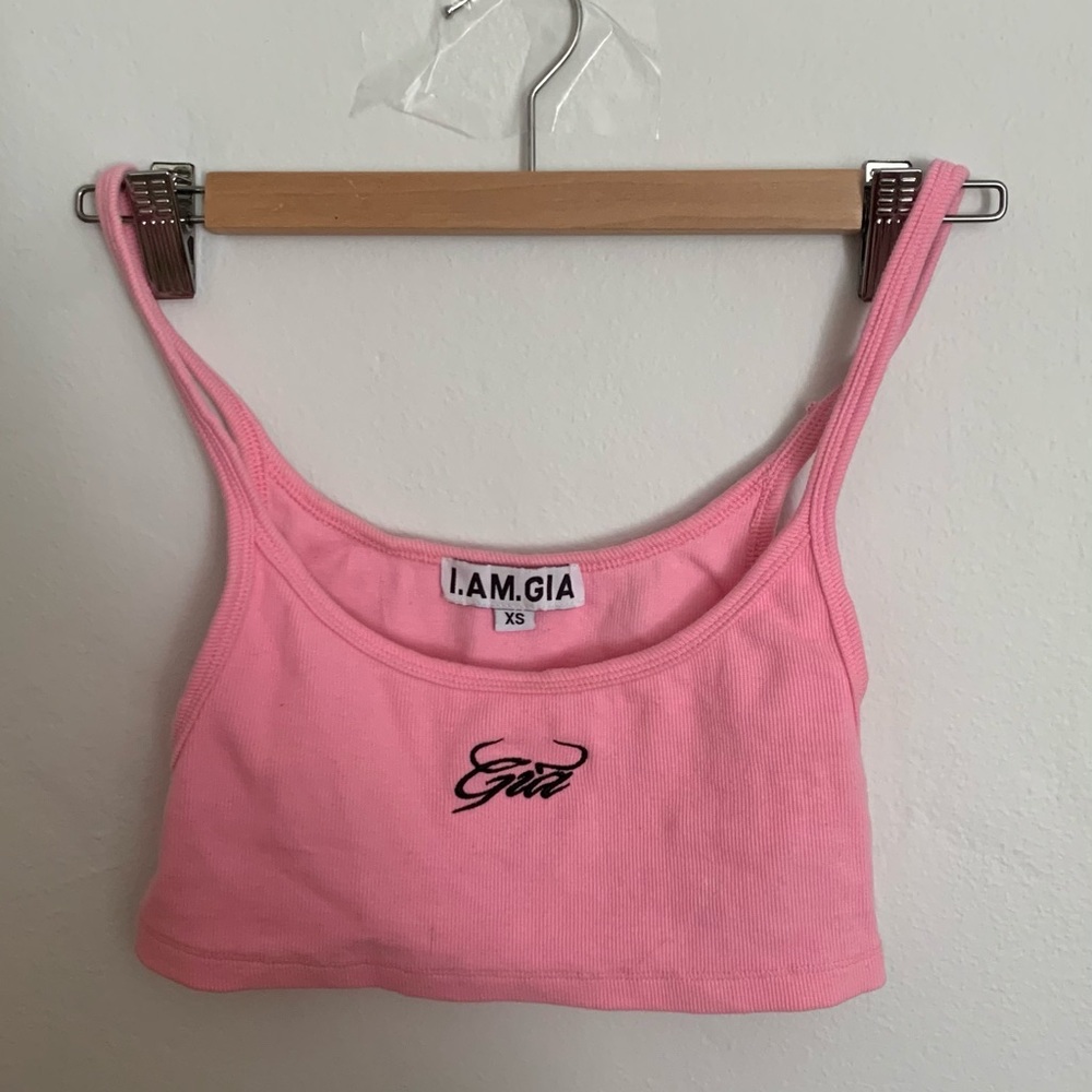 I am Gia pink cropped tee